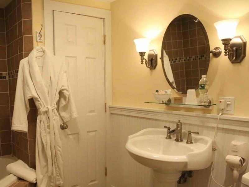 The Inn At Stony Creek Warwick Room photo
